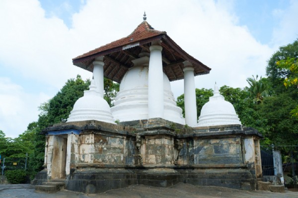 Kandy Tri Temple Loop Excursion